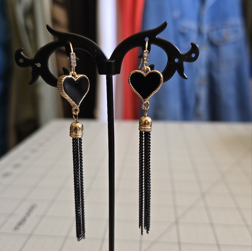 Elegant Black Heart Tassel Earrings
